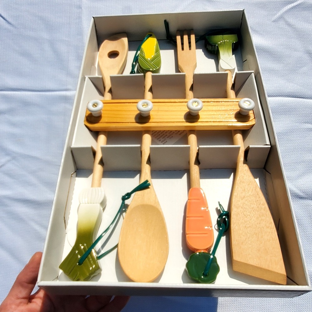 VEGETABLE UTENSILS & RACK Avon‎ 1984 Kitchen Wooden Spoons/Fork/Scrapper 🥕 NIB!